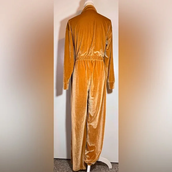 Fabletics Gold Velvet Jumpsuit Long Sleeves and Elastic Waist Women’s Size M - Picture 4 of 9